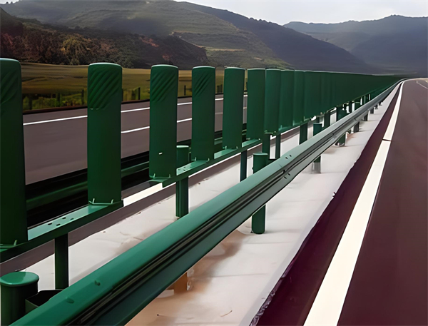 海西三波护栏板在高速公路的应用